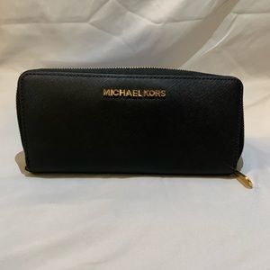 Michael Kors ZIP Wallet